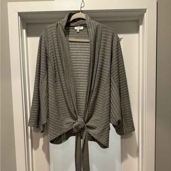 Umgee Tops - UMGEE Dolman sleeve front tie wrap Size M/L Gray, Raw Edge, Slouchy, Roomy, Fun